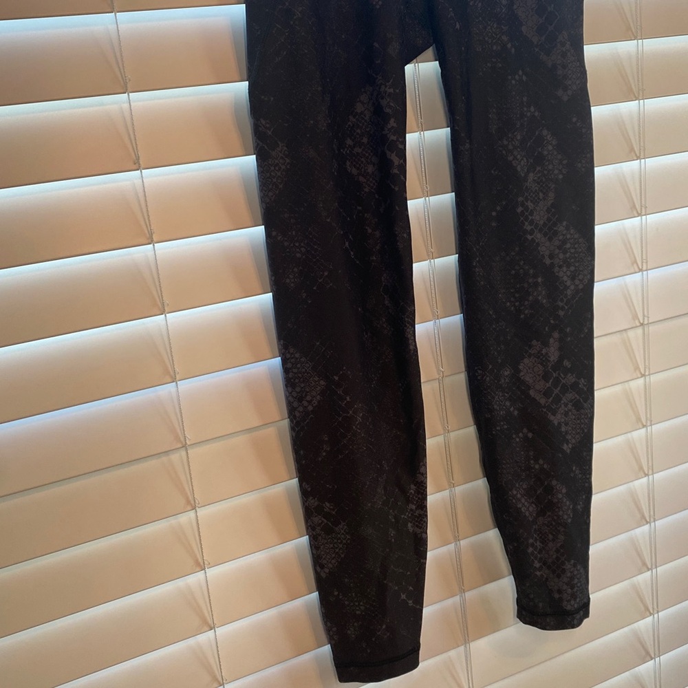 Old Navy‎ Active Black Patterned Go-DRY Leggings XXS - Picture 3 of 5